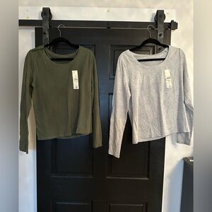 2 shirts. green XL, Grey XXL.